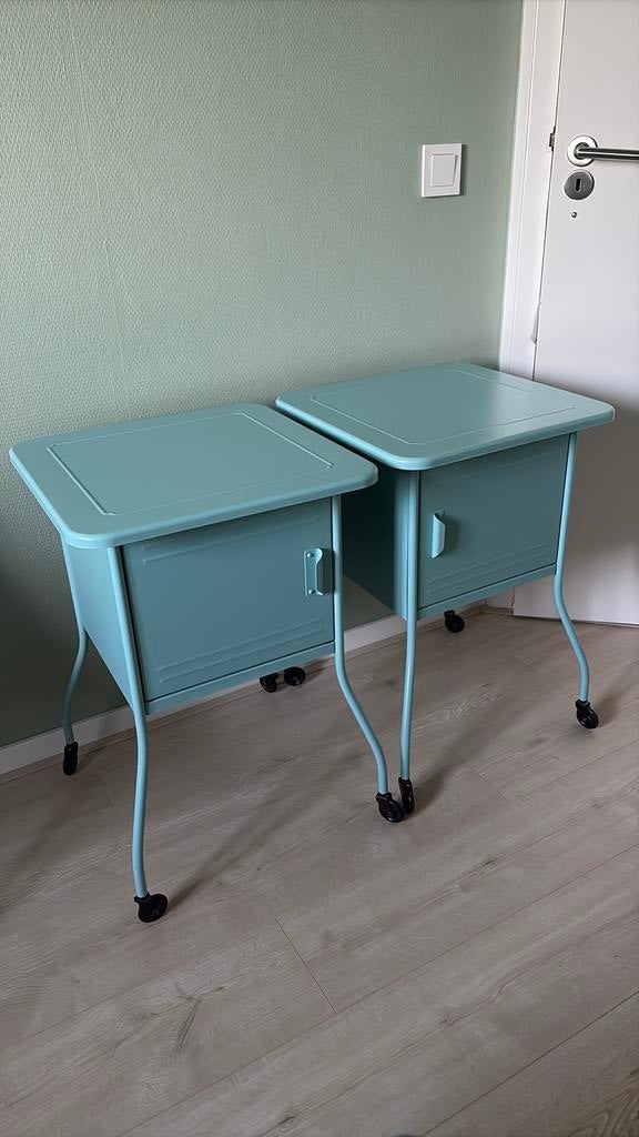 Nachtkastjes Ikea Vettre, Ophalen, Metaal of Aluminium, 55 tot 70 cm, Zo goed als nieuw