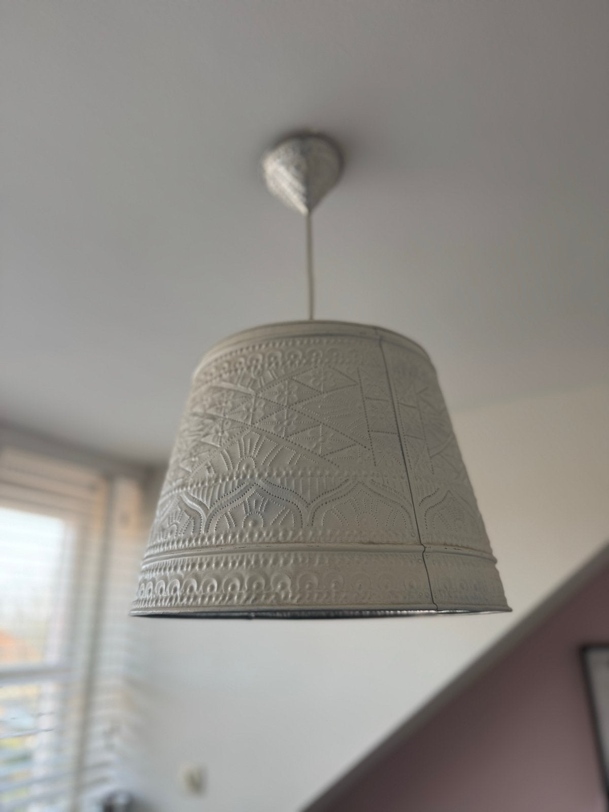 Ibiza stijl hanglamp - Wit metaal met patroon, Ophalen of Verzenden, Zo goed als nieuw, Metaal, E27 (groot)