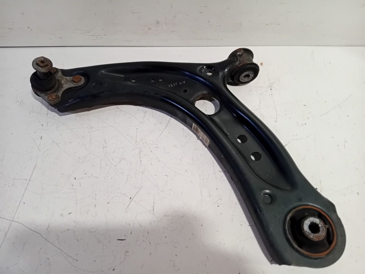 Draagarm links voor Volkswagen Golf, Onderdelen@venauto.nl, Van der Ven Autorecycling B.V., Gebruikt, Ettenseweg 76, 4706 PB Roosendaal, The Netherlands