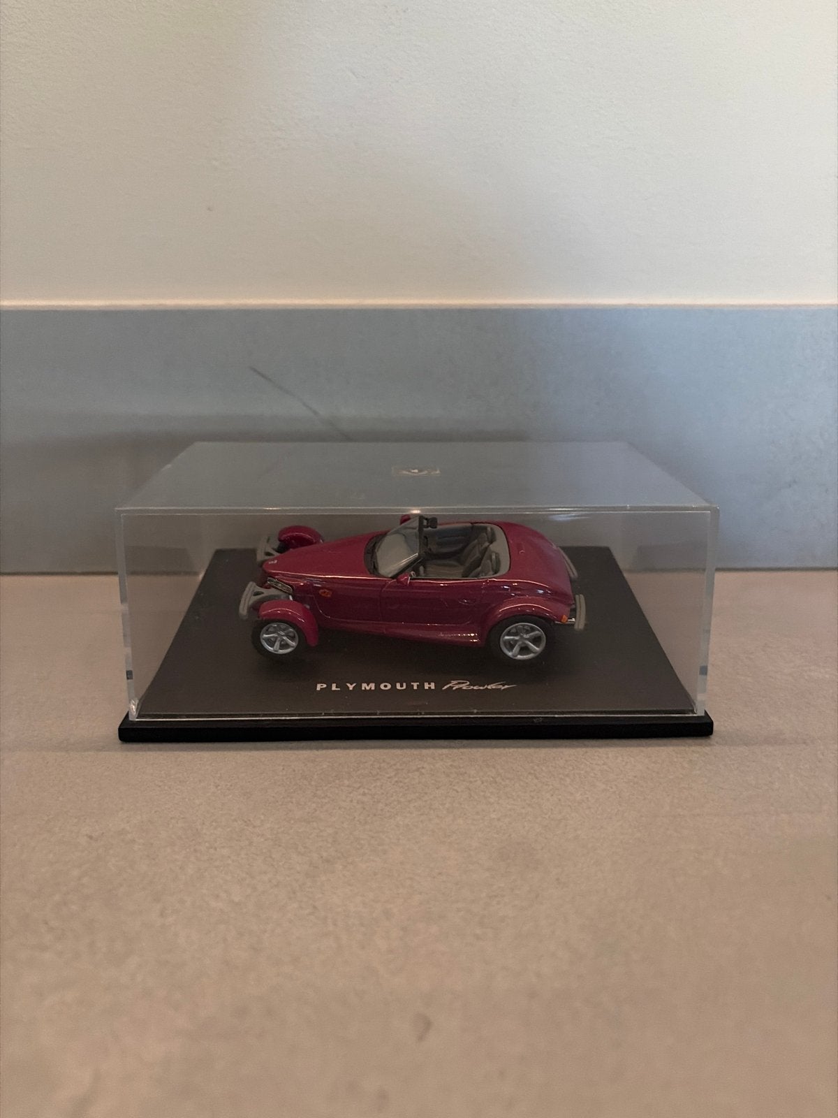 Plymouth Prowler schaalmodel - Zo goed als nieuw, Hobby en Vrije tijd, Modelauto's | 1:43, Ophalen of Verzenden, Zo goed als nieuw