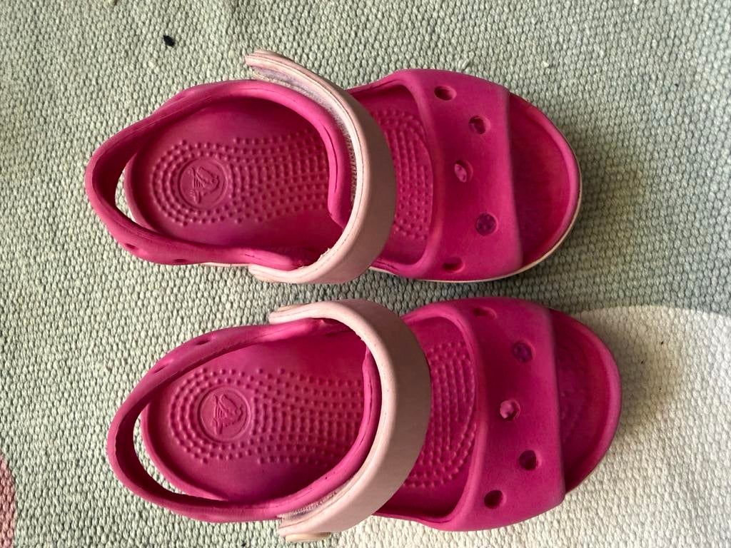 Roze Crocs sandalen voor kinderen maat 22/ 23, Kinderen en Baby's, Kinderkleding | Schoenen en Sokken, Meisje, Schoenen, Ophalen of Verzenden