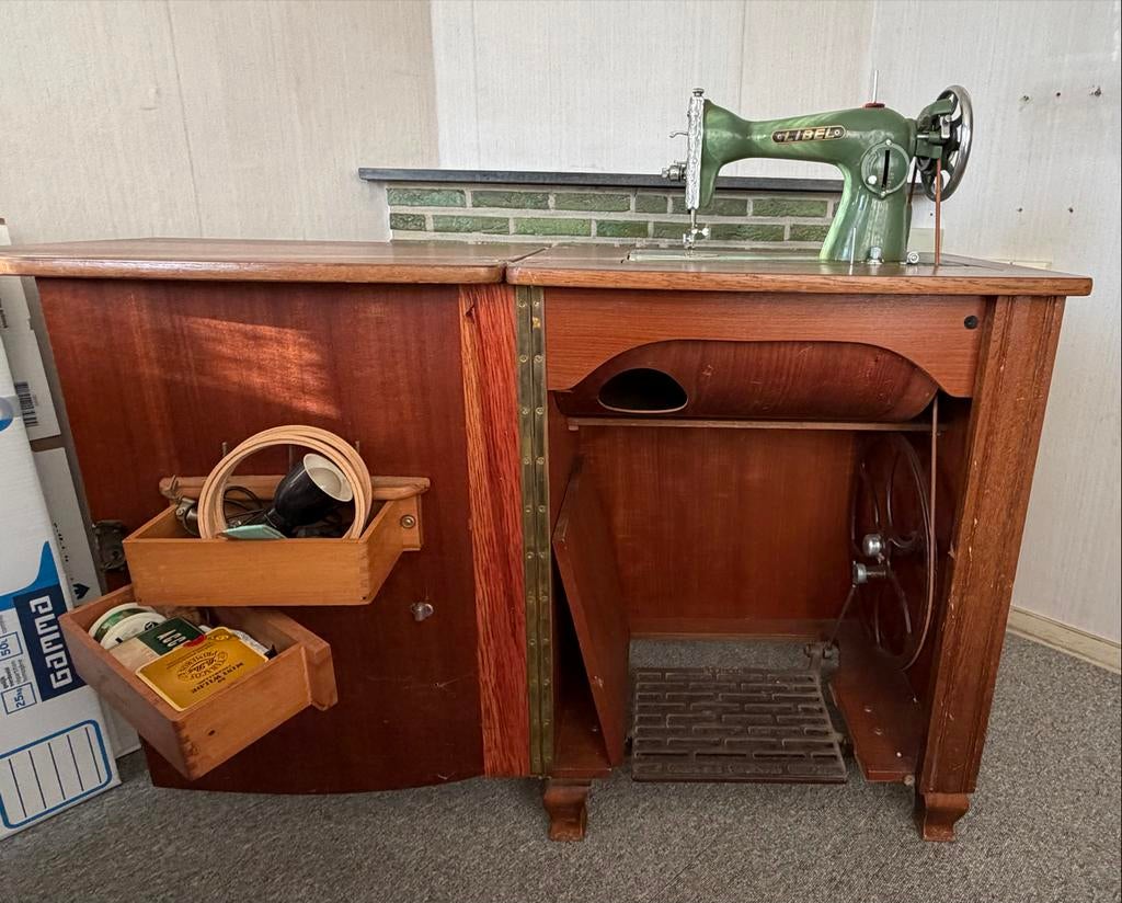 Antieke Libel Naaimachine met Houten Kast en Pedaal, Ophalen
