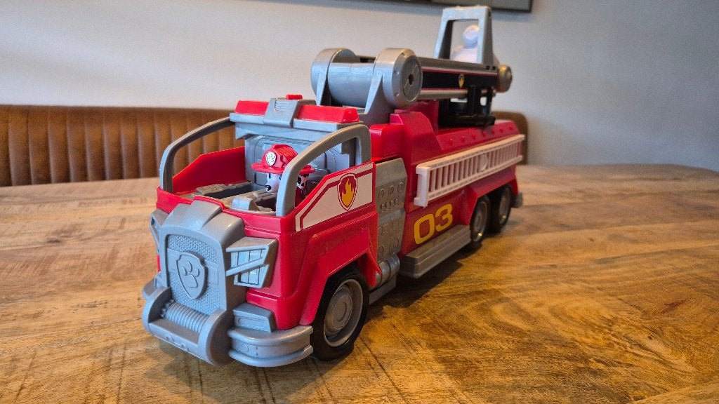 PAW Patrol Marshall Transforming City Firetruck, Kinderen en Baby's, Speelgoed | Speelgoedvoertuigen, Ophalen of Verzenden, Zo goed als nieuw
