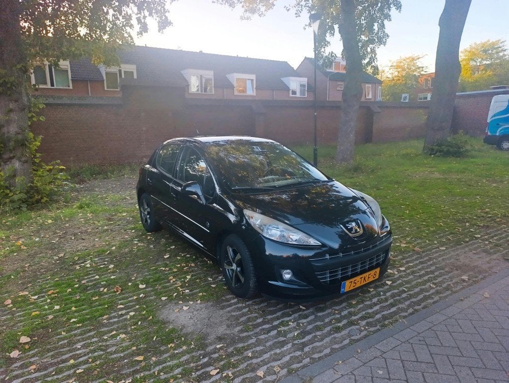 Peugeot 207 1.4 VTI 16V 5DRS 2012 Zwart / Airco-Cruise-AUX/, Auto's, Voorwielaandrijving, Dealer onderhouden, Sound system, 1064 kg