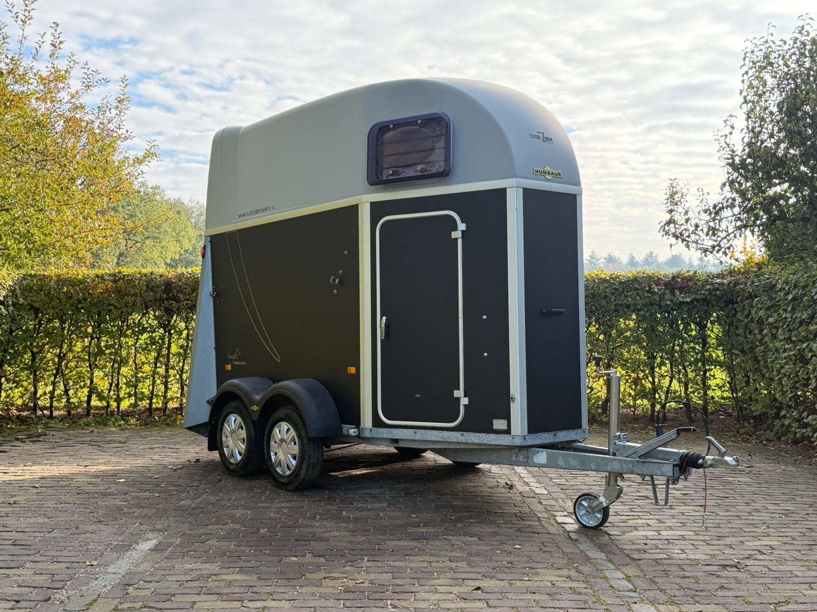 Nette humbaur single met zadelkamer en aluminium bodem, Ophalen, Zo goed als nieuw, Info@ttpaardentrailers.nl, Langenboom