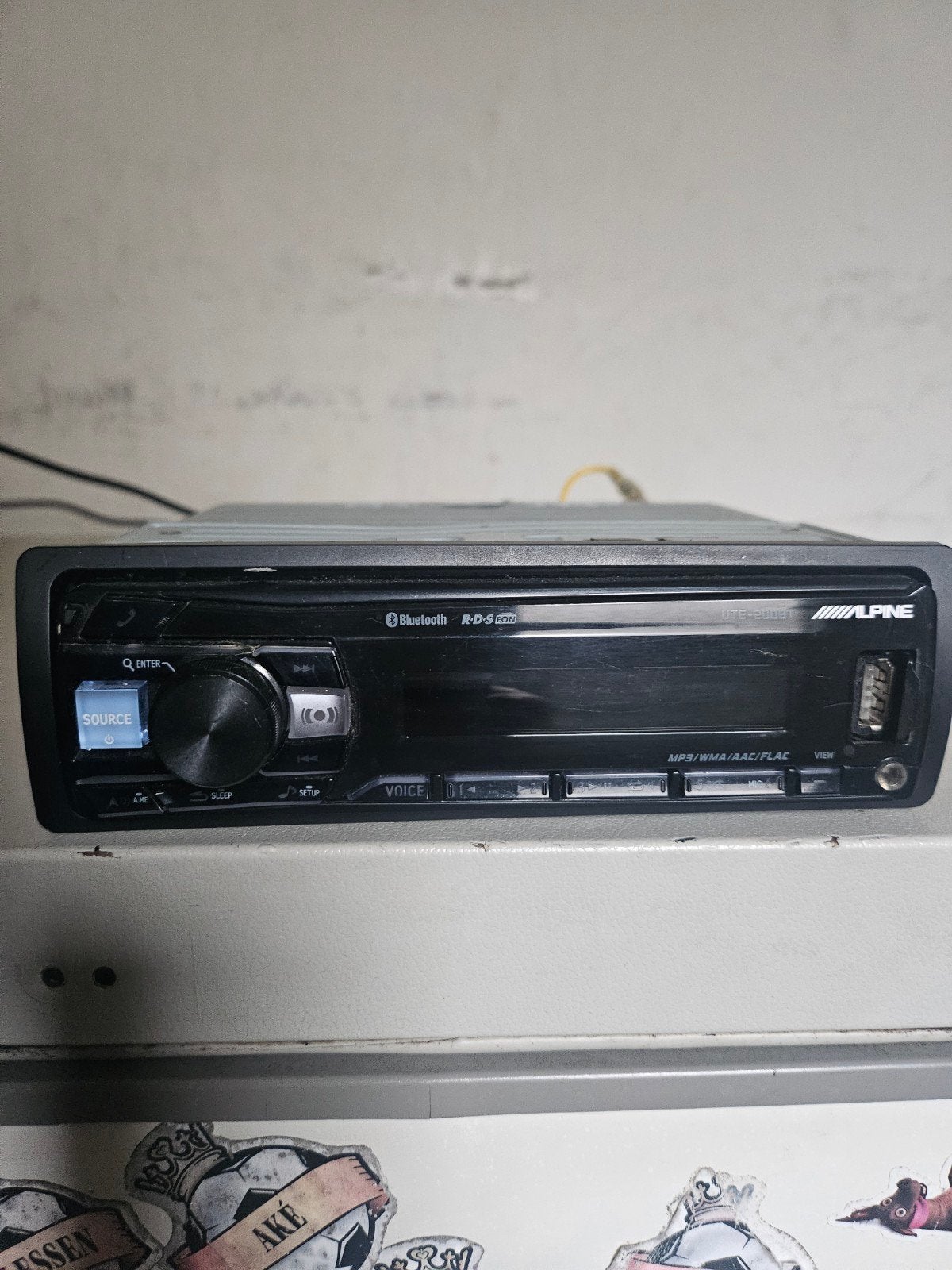 Alpine autoradio UTE-200BT, Ophalen