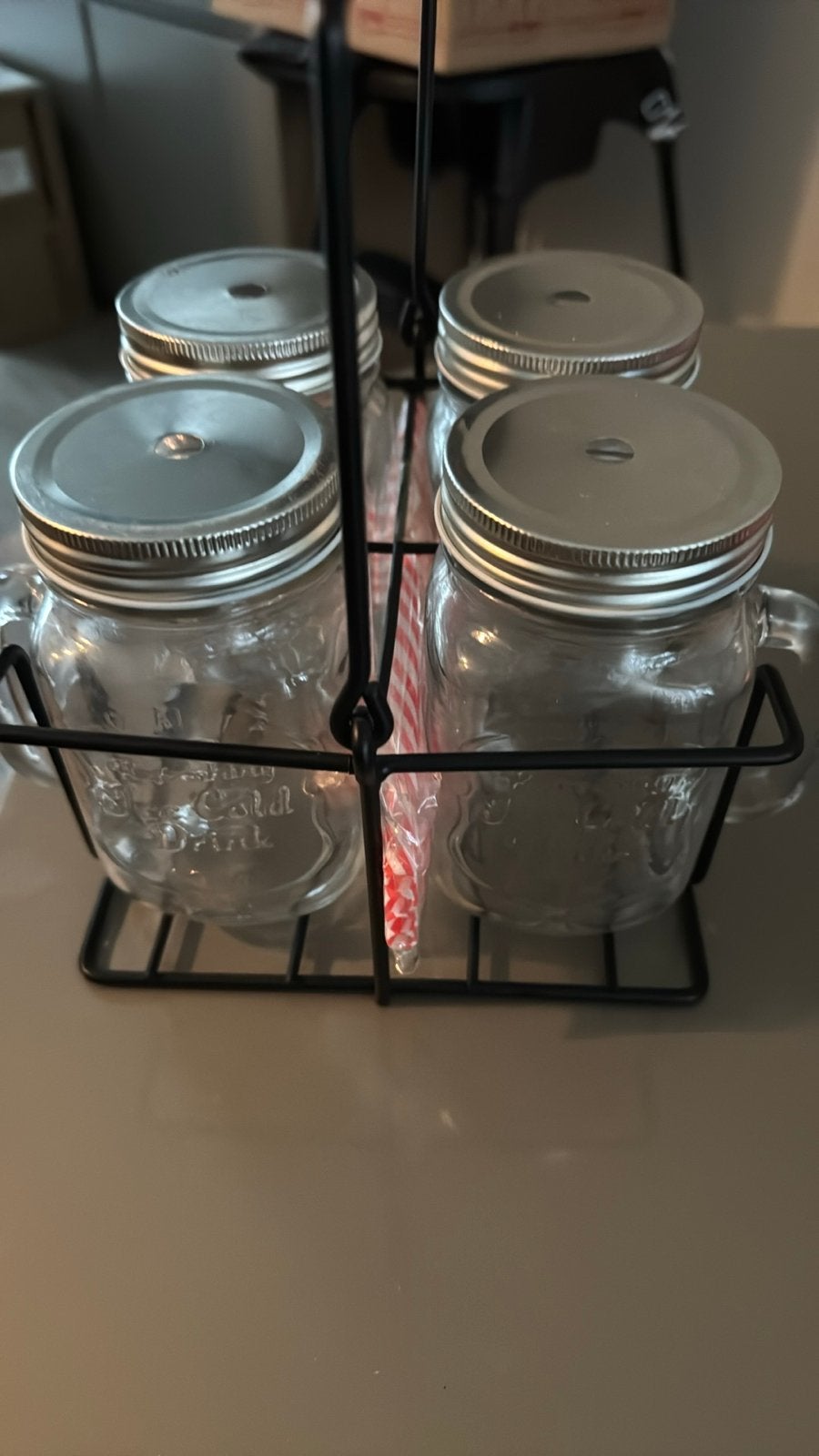 Nieuwe drinkbekers in rek - 4 stuks, Nieuw, Ophalen of Verzenden, Meerkleurig, Glas