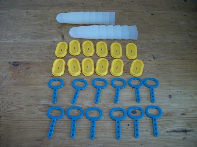 12 Tupperware IJsjes ( om zelf ijsjes te maken ), Ophalen of Verzenden, Gebruikt, Overige typen
