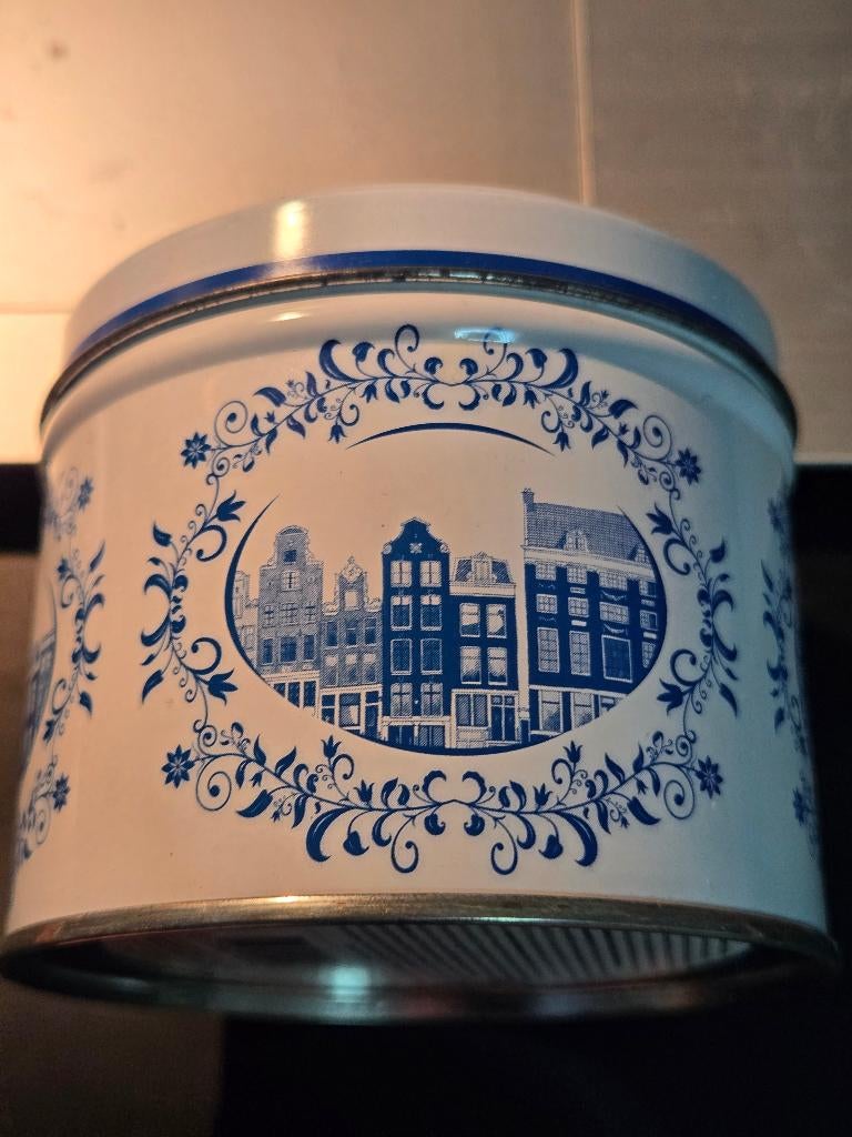 Delfts blauw stroopwafelblik met Amsterdamse grachtenpandjes, Ophalen, Gebruikt, Koek(jes), Overige merken