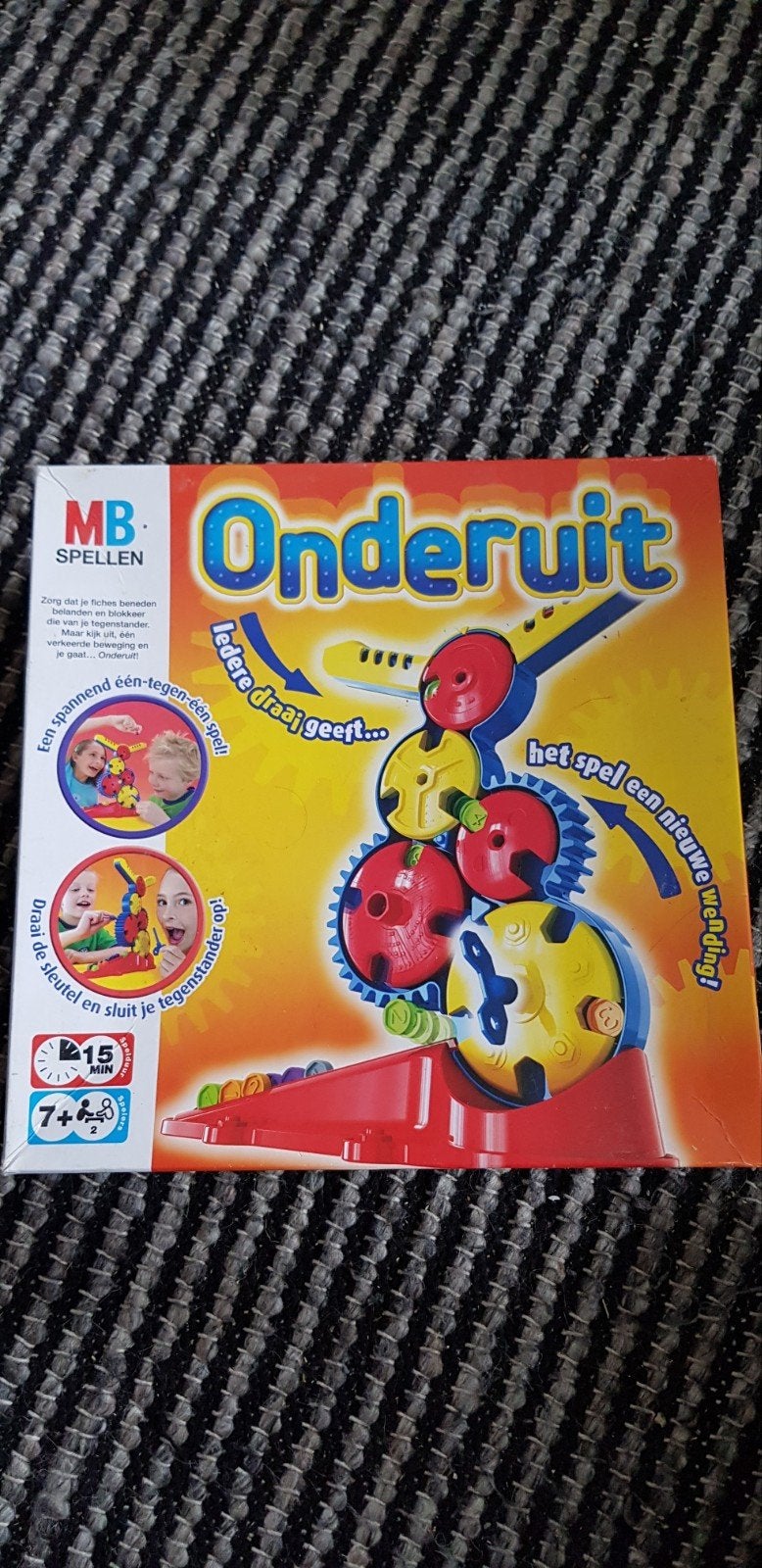 MB Spellen Onderuit - Spannend één-tegen-één spel, Ophalen of Verzenden, Zo goed als nieuw