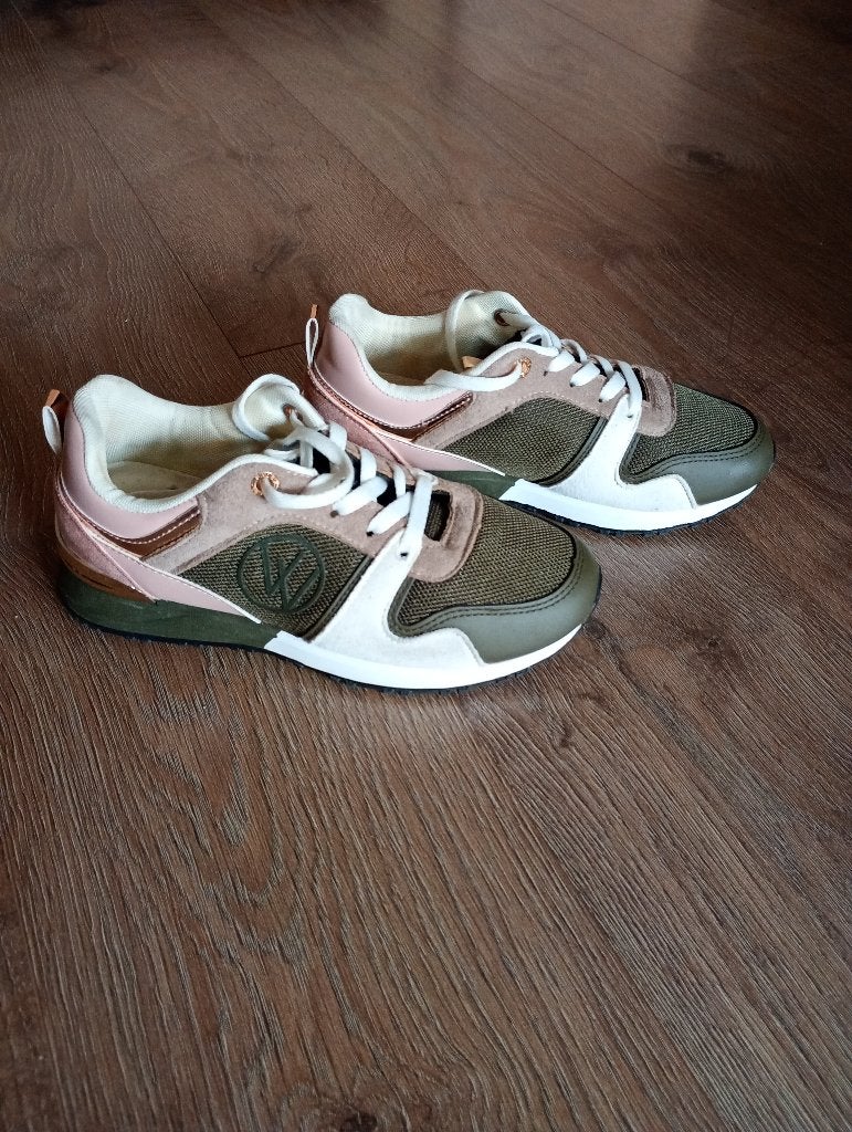 Mooie groene sneakers mt 38, Ophalen of Verzenden, Groen, Sneakers of Gympen, Zo goed als nieuw