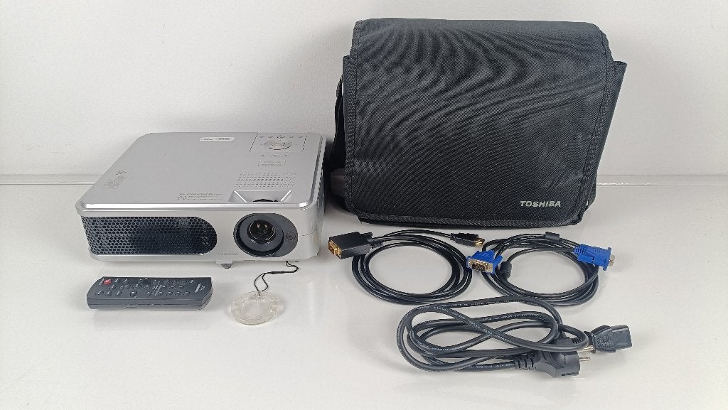 Toshiba TLP-XD2000 Projector + Kabels, Ophalen of Verzenden, Overige resoluties, Toshiba, Gebruikt