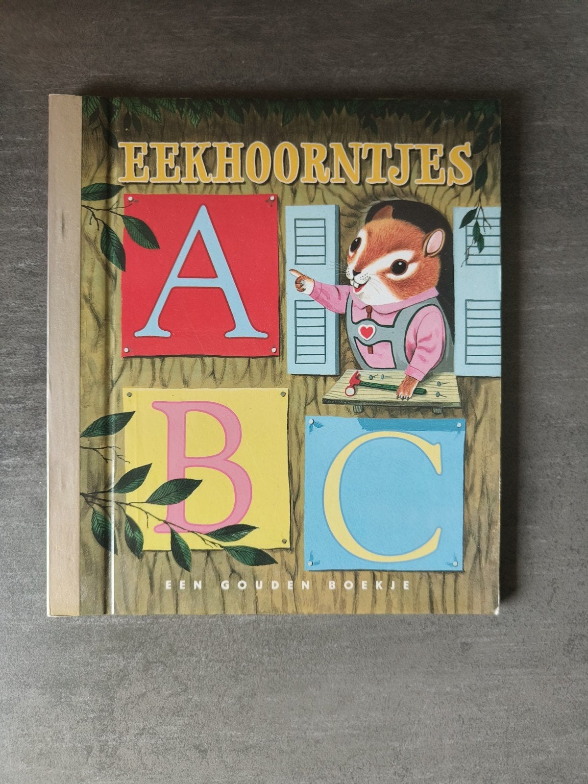 Roberta Miller - Eekhoorntjes ABC, Boeken, Fictie algemeen, Roberta Miller, Zo goed als nieuw, Gouden boekje
