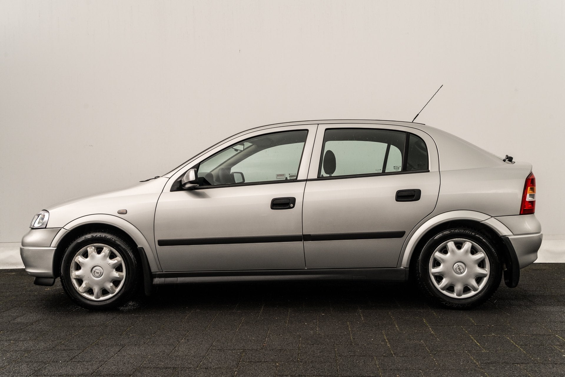 Opel Astra 1.6 GL | Trekhaak | Org NL | 123.949 Km!, Voorwielaandrijving, Stof, Zwart, Bedrijf