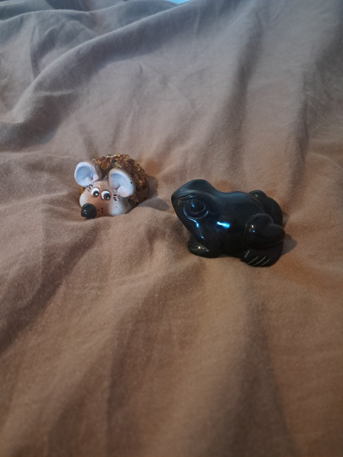 Super leuke combi 2 grappige edelstenen voor 3 euro, Verzamelen, Beelden en Beeldjes, Ophalen of Verzenden, Dier