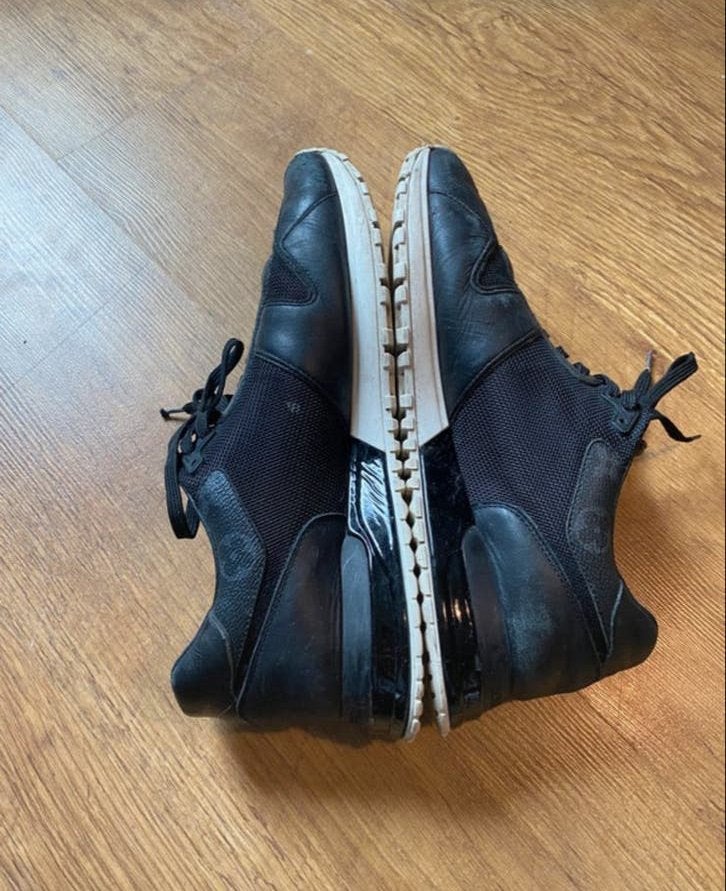Louis Vuitton sneakers zwart leer maat 42, Ophalen of Verzenden, Gedragen, Zwart, Sneakers of Gympen