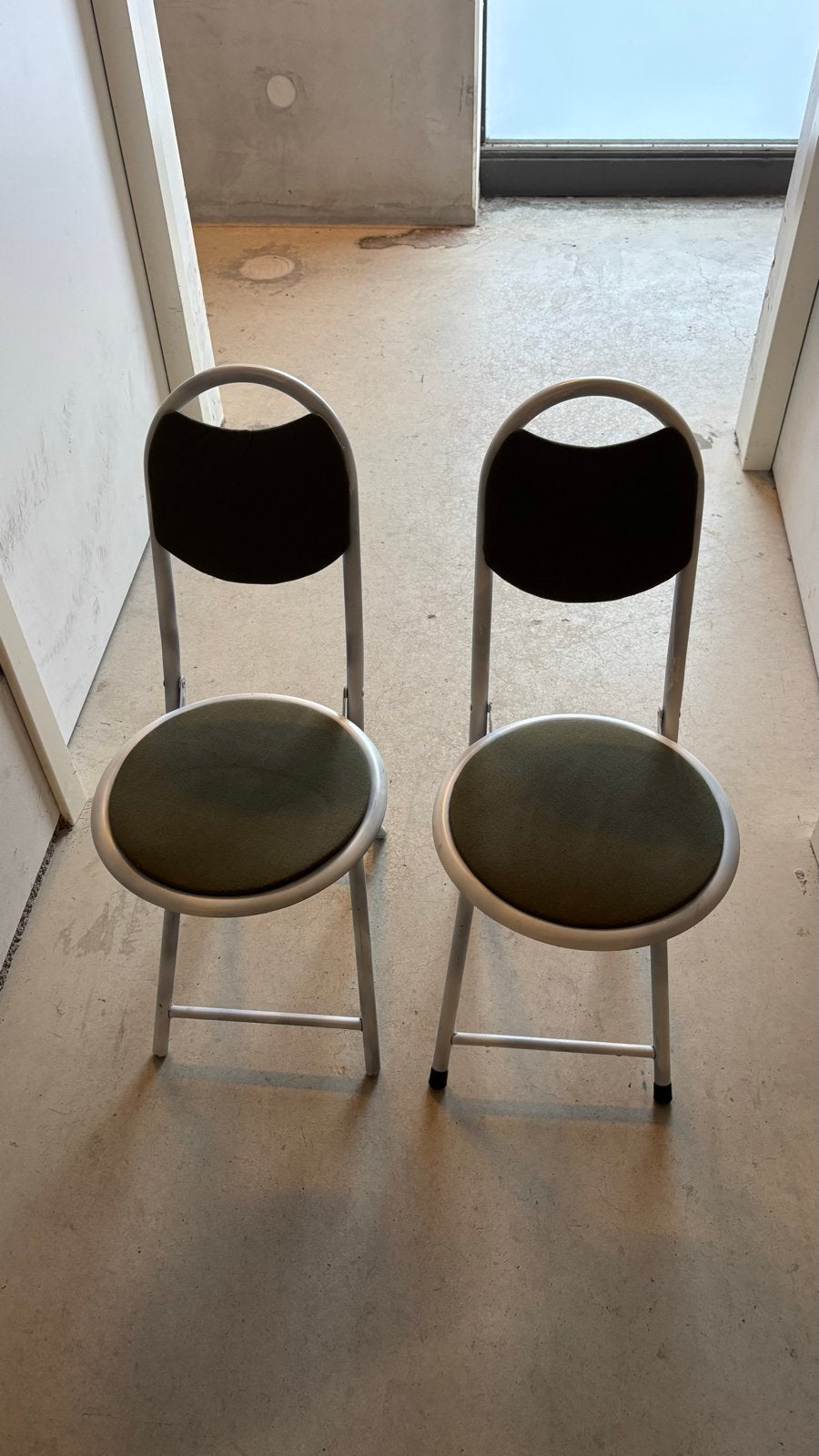 Set van 2 opvouwbare krukken met rugleuning, Ophalen, Gebruikt, Twee, Overige kleuren