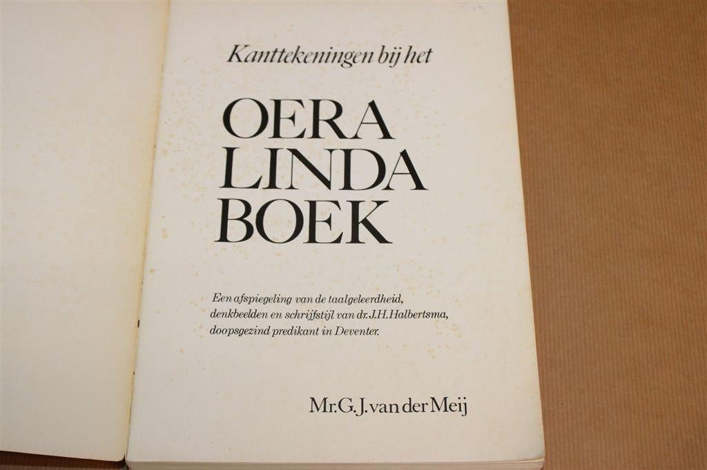 Kanttekeningen bij Oera Linda Boek — Halbertsma, Dik Boek, Boeken, Ophalen of Verzenden, Gelezen
