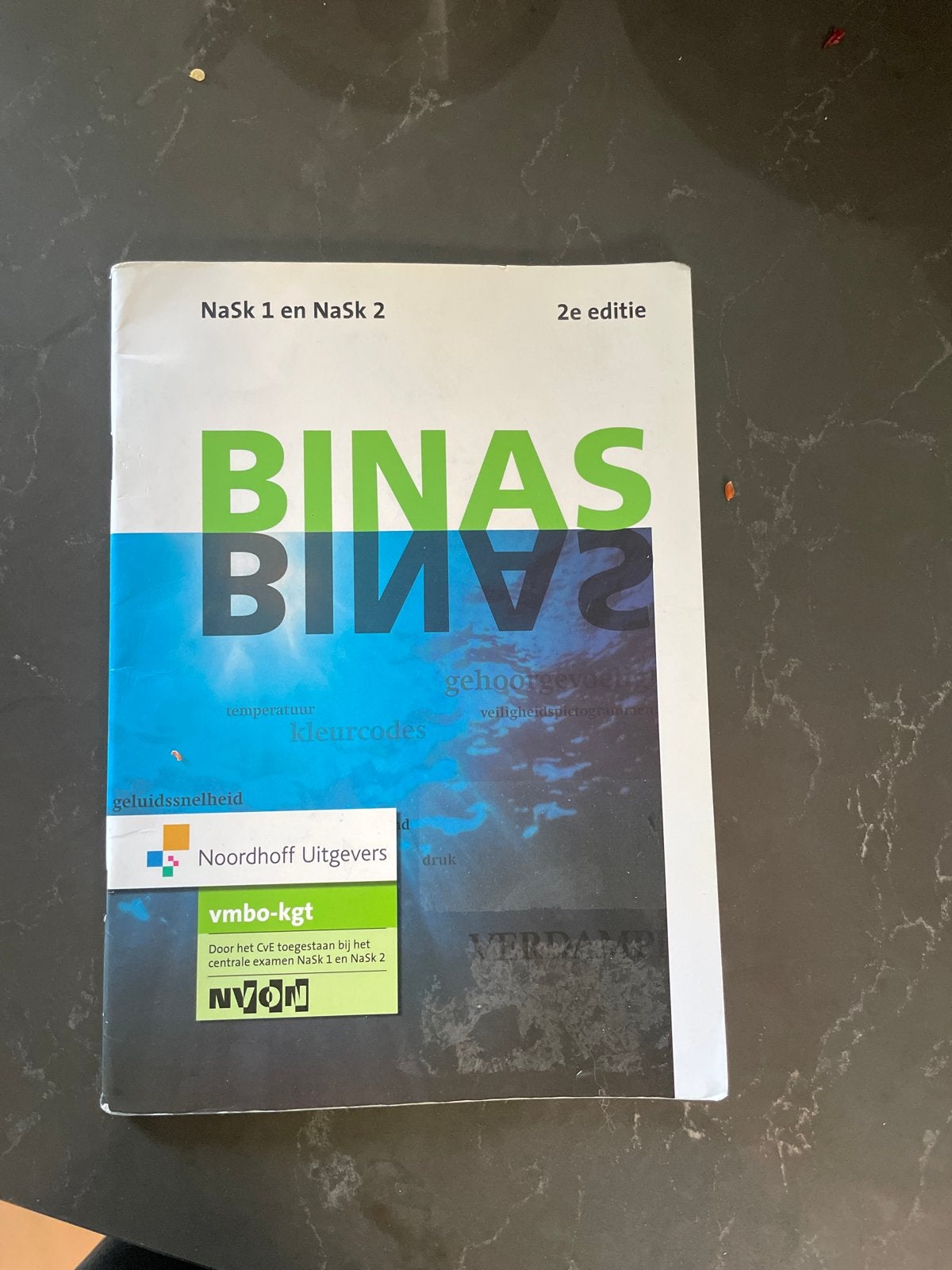 BINAS vmbo-kgt NaSk 1 en NaSk 2 - 2e editie, Boeken, Verzenden, Gelezen, VMBO, Natuurkunde