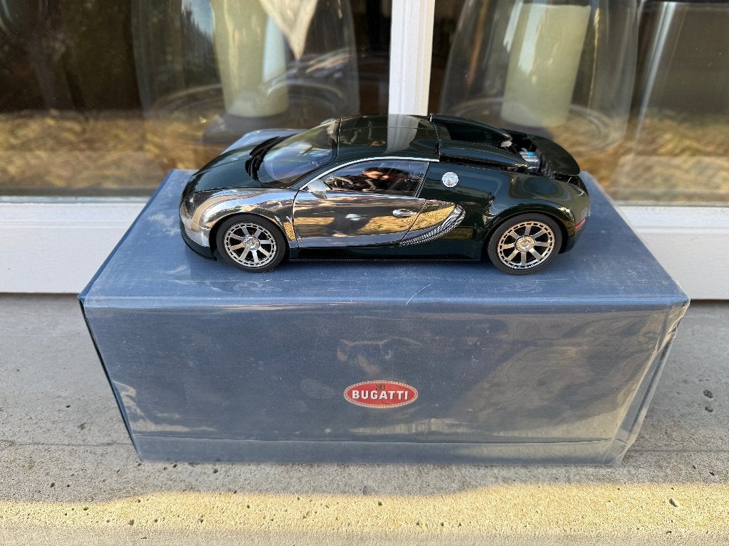 1:18 Bugatti Veyron L’Edition Centenaire Green Autoart 70958, Auto, Autoart, Ophalen of Verzenden, Zo goed als nieuw