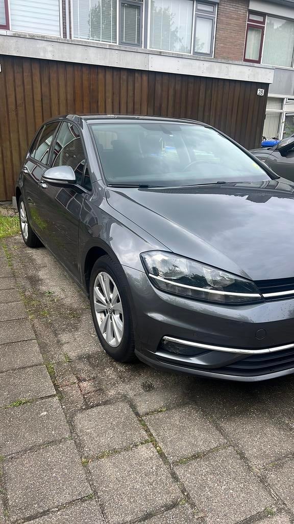 Volkswagen Golf 1.6 TDI 115pk 5D 2017 Grijs, Auto's, Voorwielaandrijving, 4 cilinders, Origineel Nederlands, 24 km/l