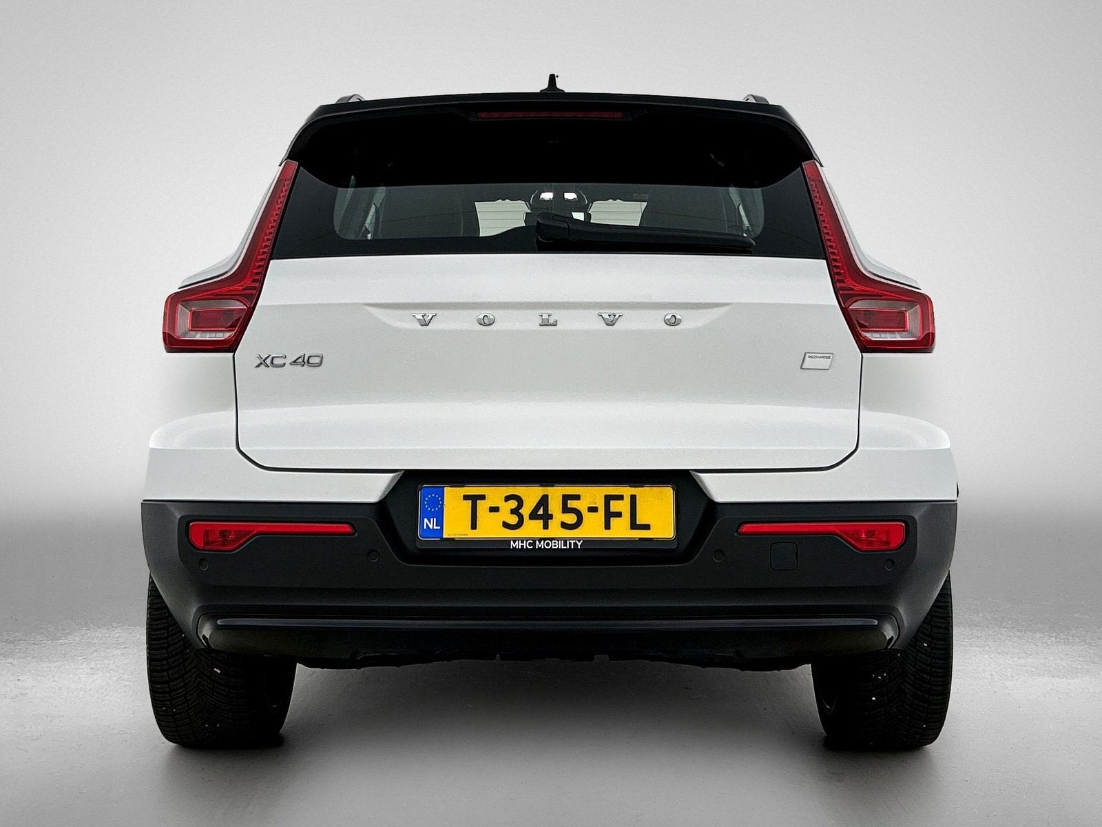 Volvo XC40 Recharge Plus 70 kWh (bj 2023, automaat), Auto's, Automaat, Gebruikt, Zwart, Automatische klimaatregeling