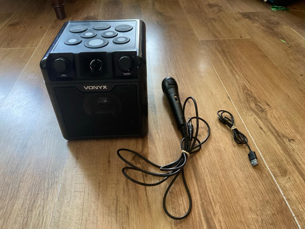 Vonyx SBS50B Drum Speaker met Microfoon - Karaoke Set, Ophalen of Verzenden, Zo goed als nieuw, Complete set