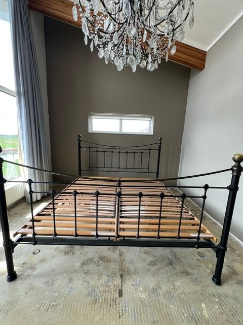Spijlenbed, tweepersoons (200x210), Huis en Inrichting, Slaapkamer | Bedden, Ophalen, Vintage, Tweepersoons, Zo goed als nieuw