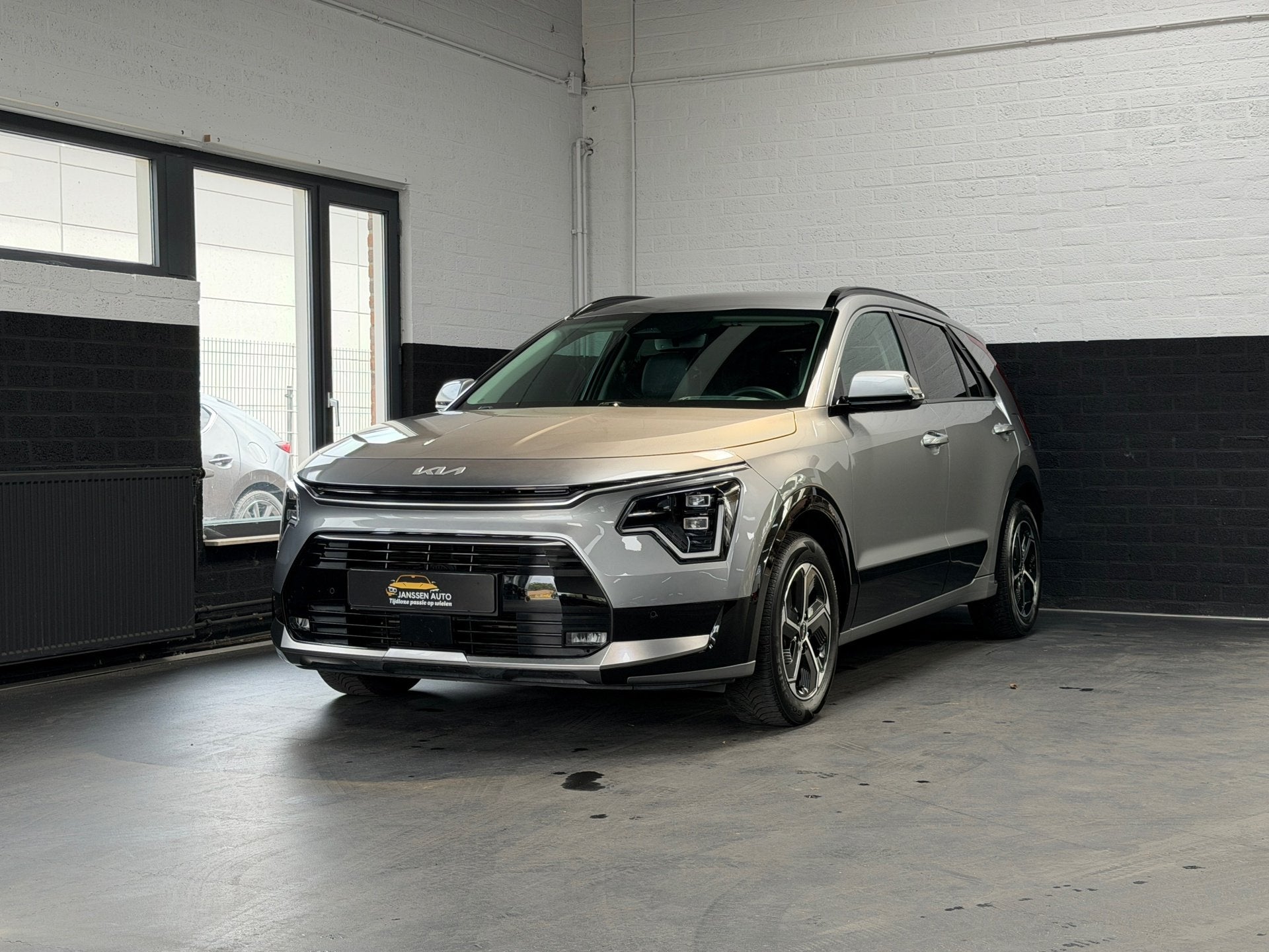 Kia Niro 1.6 GDi Hybrid DynamicLine | Widescreen | camera |, Auto's, Kia, 1374 kg, Gebruikt, Zwart, Leder en Stof