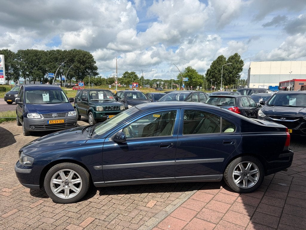 Volvo S60 2.4 Edition - Leer - Airco - NIEUWE APK -, Voorwielaandrijving, 1442 kg, Gebruikt, Beige