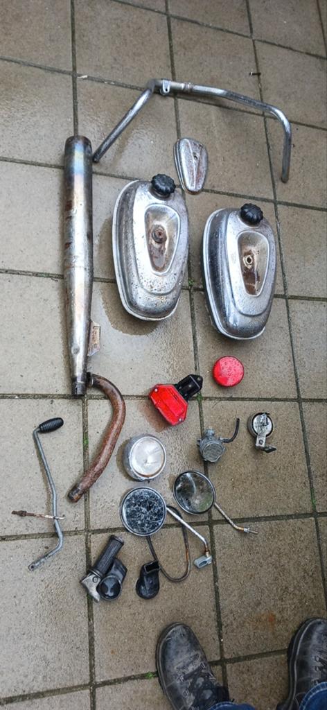 Div puch onderdelen oa 2 tankjes, Fietsen en Brommers, Brommeronderdelen | Puch, Ophalen of Verzenden, Overige typen
