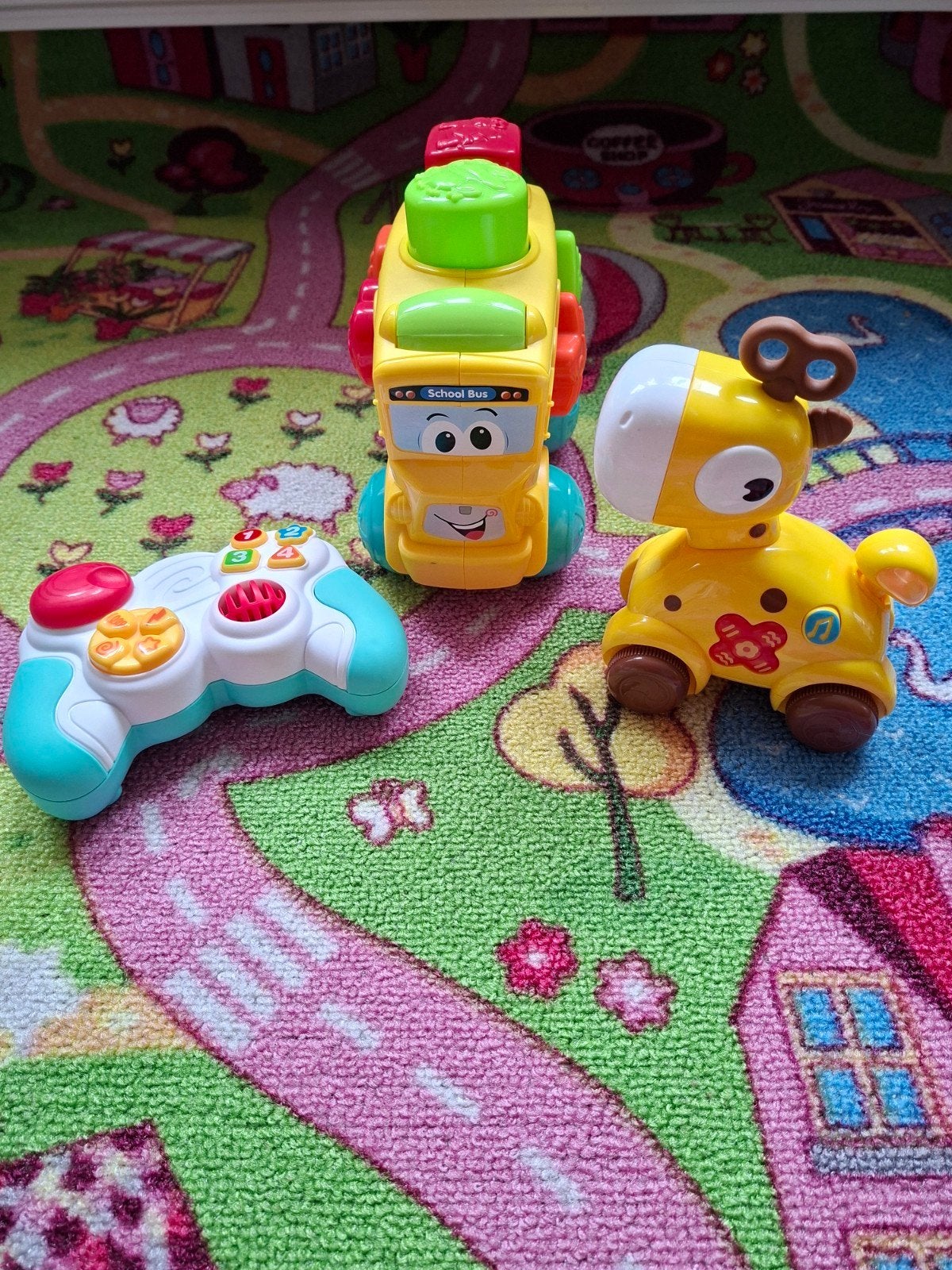 Speelgoed set: Giraffe, Schoolbus, Controller, Kinderen en Baby's, Ophalen, Gebruikt, Overige typen, Met licht