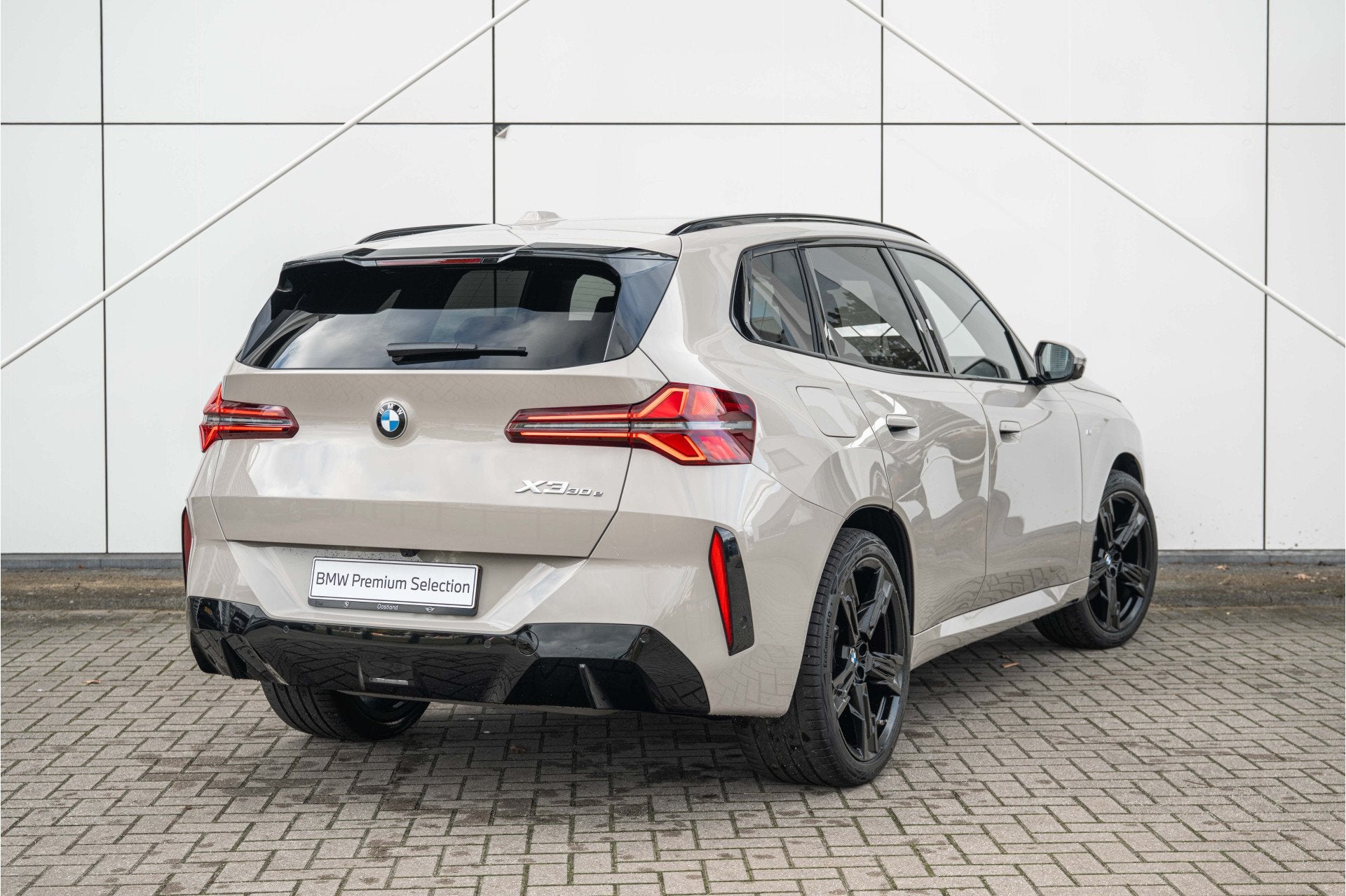 BMW X3 30e xDrive M Sport Automaat / Trekhaak / Sportstoelen, Automaat, Zwart, 4 cilinders, Met garantie (alle)