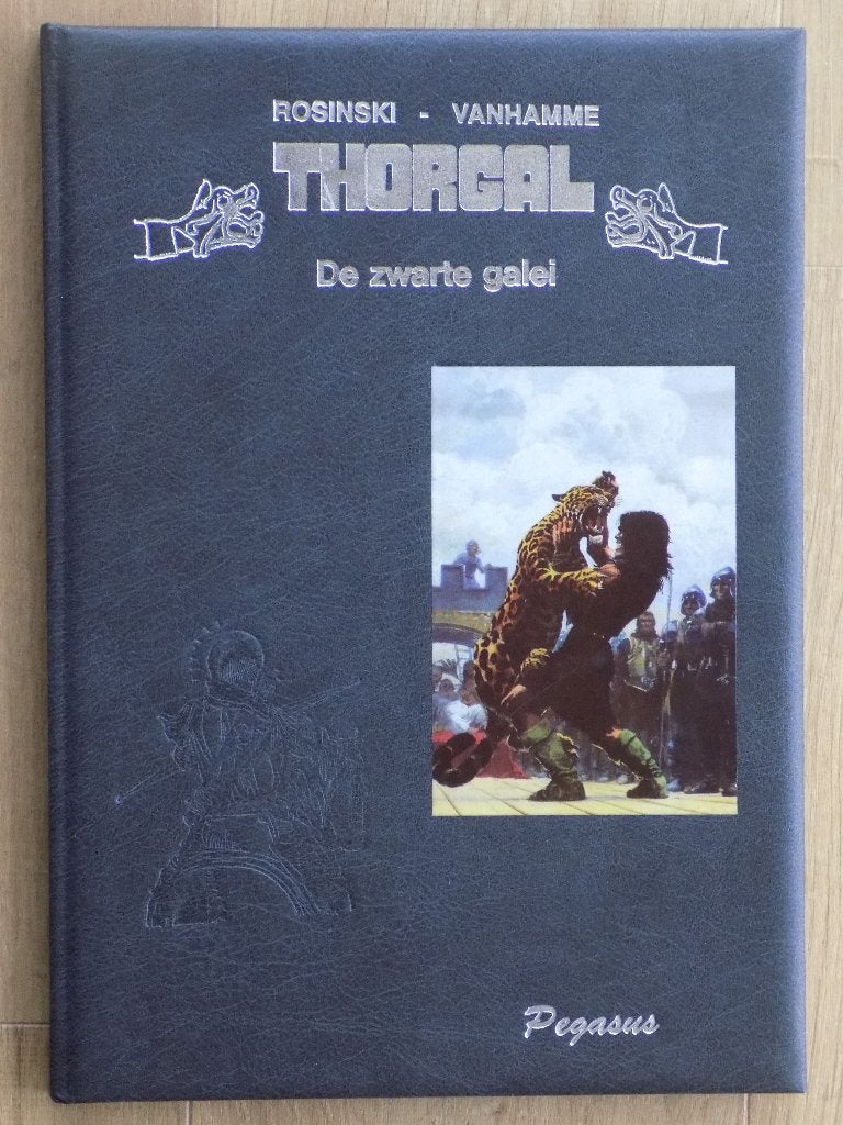 Thorgal - 04_HC_K_De zwarte galei [Pegasus - Luxe nr 212_325, Boeken, Eén stripboek, Ophalen of Verzenden, Zo goed als nieuw, Roinski.