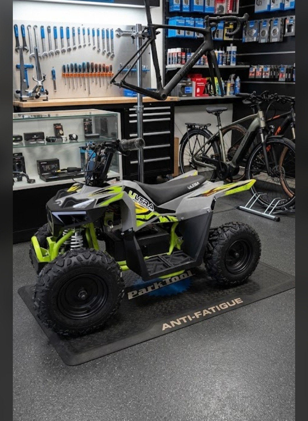 ​ GROOT ASSORTIMENT CROSSERS, QUADS & ELEKTRISCHE FIETSEN