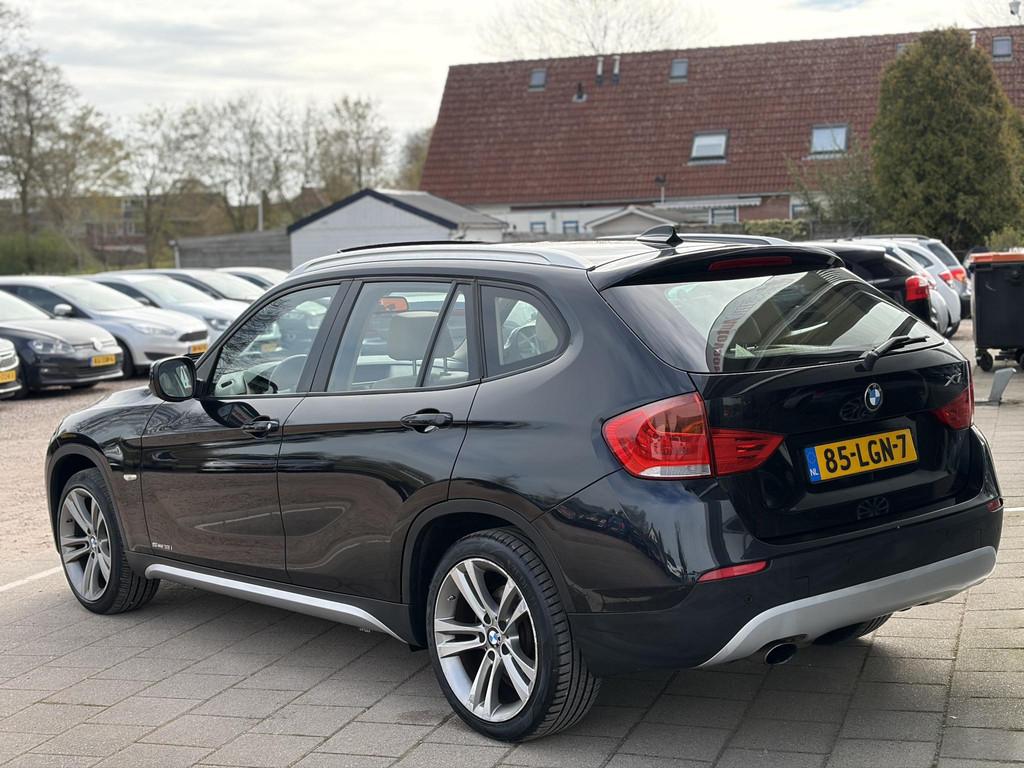 BMW X1 sDrive18i Executive Automaat / Leder / Pano / Stoelve, Beige, 4 cilinders, Zwart, Origineel Nederlands