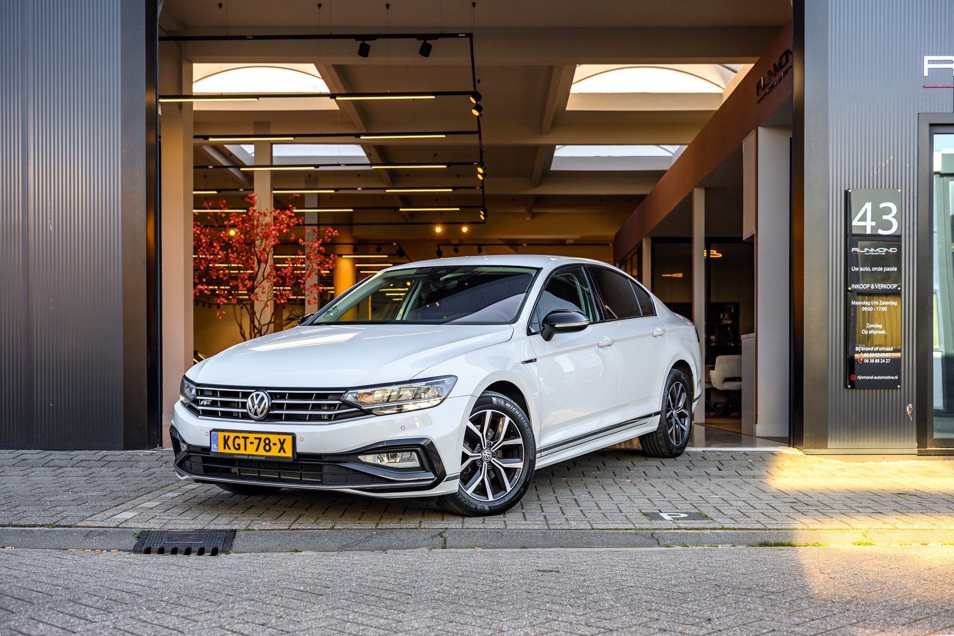 Volkswagen Passat 1.5 TSI R-Line|Camera|Acc|Lane-Assist|Keyl, Dealer onderhouden, Stof, Zwart, 4 cilinders