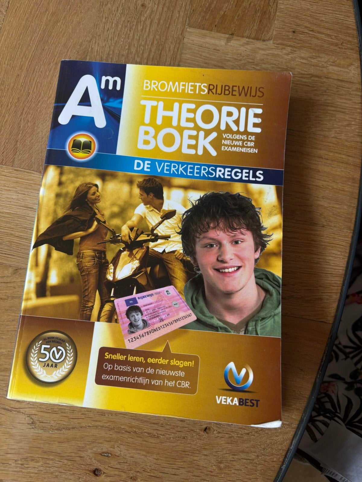 Theorieboek bromfiets Am, Boeken, Studieboeken en Cursussen, Ophalen of Verzenden, Alpha, Zo goed als nieuw, Niet van toepassing