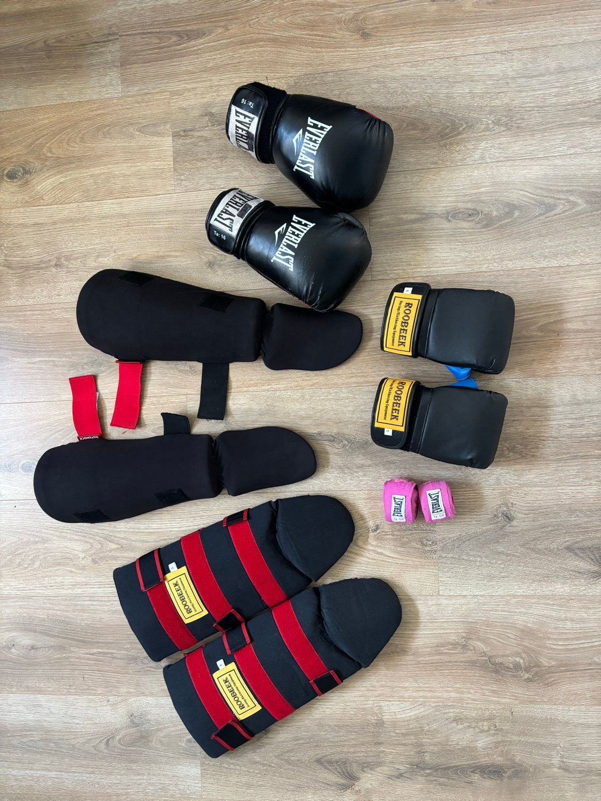 Bokshandschoenen en scheenbeschermers set, Ophalen, Gebruikt, Overige, Maat XS of kleiner