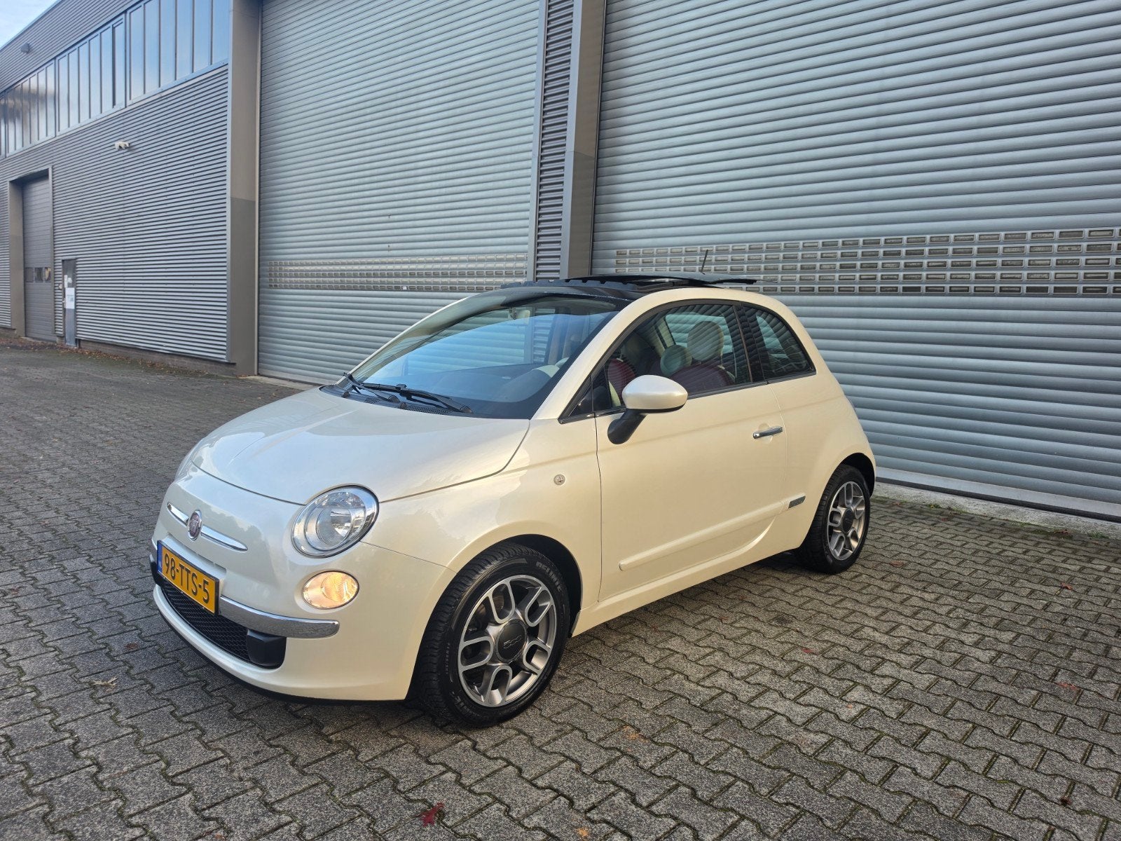 Fiat 500 lounge 1.2 69pk benzine  2012 Wit Nieuwe APK Pano, Auto's, 1242 cc, 4 cilinders, 840 kg, Wit