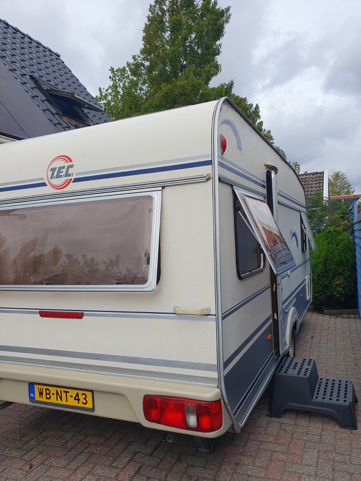TEC Caravan met luifel en fietsenrek, T.E.C., Rondzit, Frans bed, Particulier