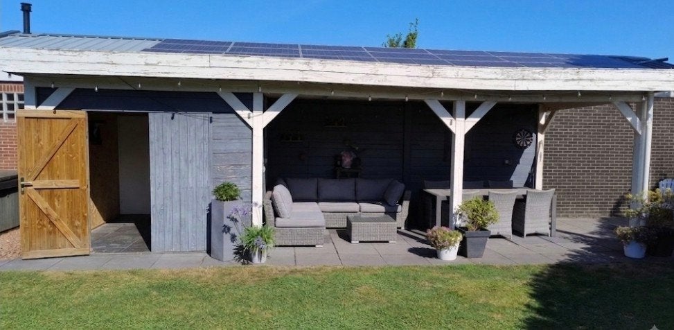 Ruime houten berging met overkapping en zonnepanelen, Ophalen, Gebruikt, Hout, Fietsenberging