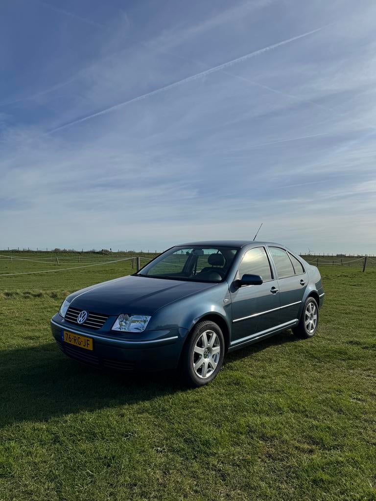 Volkswagen Bora 1.6 | 72.000 km | NIEUWE APK., Auto's, Volkswagen, Stof, 4 cilinders, Automatische klimaatregeling, Blauw