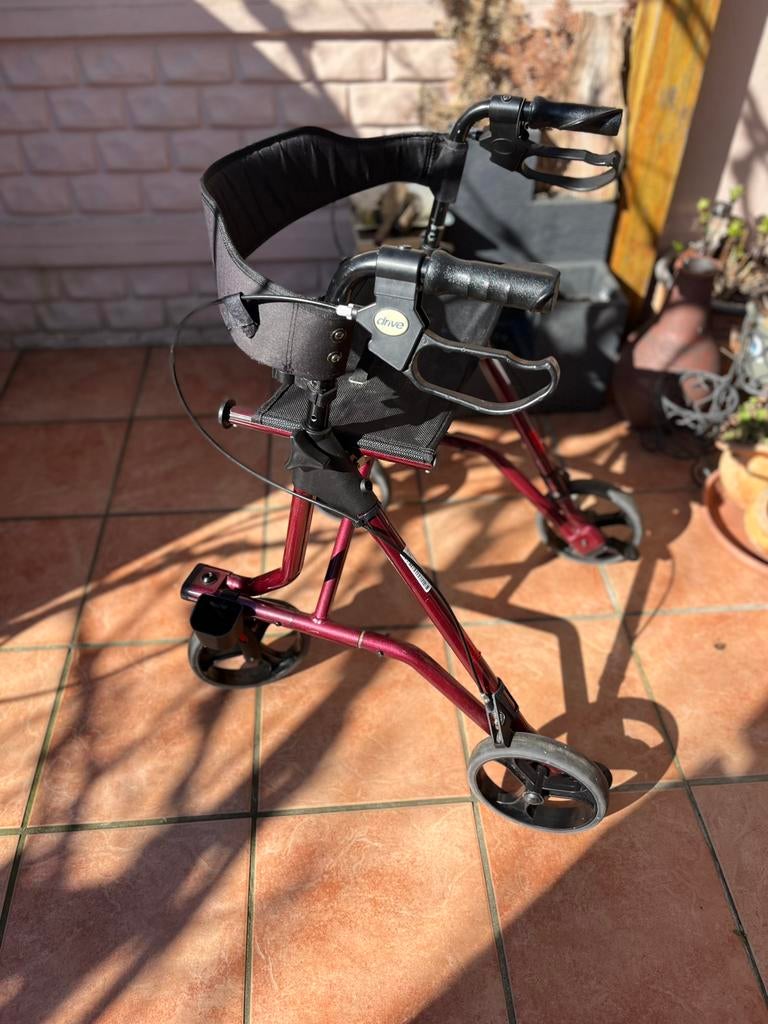 Aluminium Rollator Licht en stabiel, Ophalen, Zo goed als nieuw