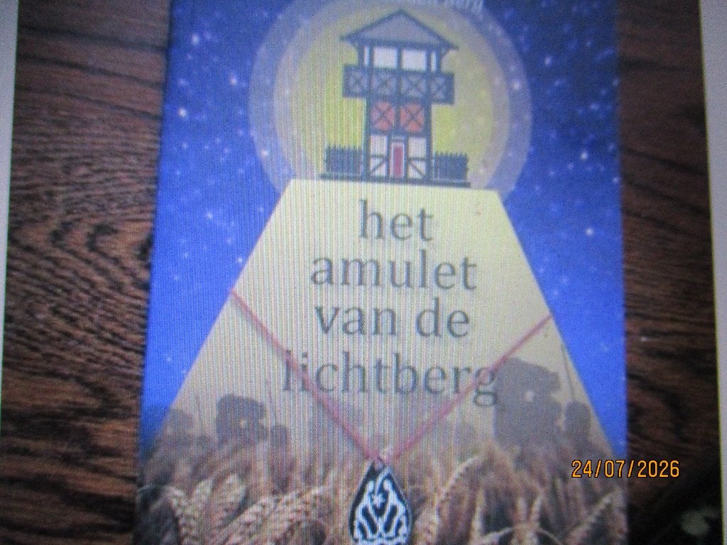 Het amulet van de lichtberg John van den Berg 9789082540826#, Ophalen of Verzenden, Zo goed als nieuw