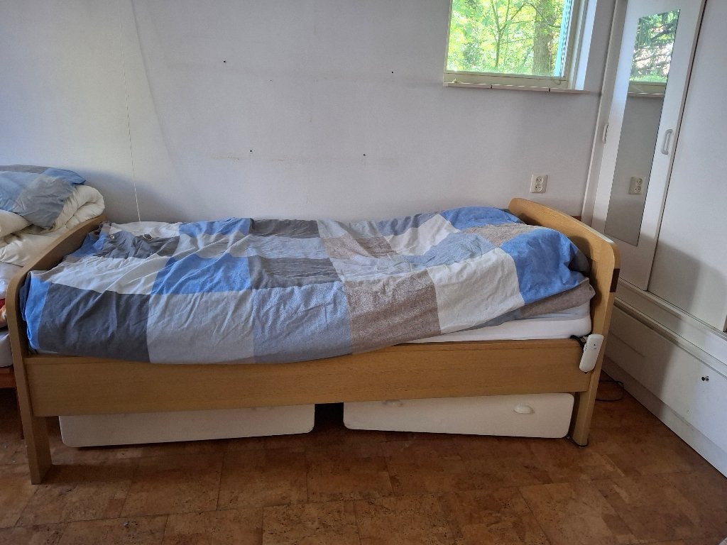 Seniorenbed, Huis en Inrichting, Slaapkamer | Bedden, Ophalen, Eikenkleur, 90 cm, Eenpersoons