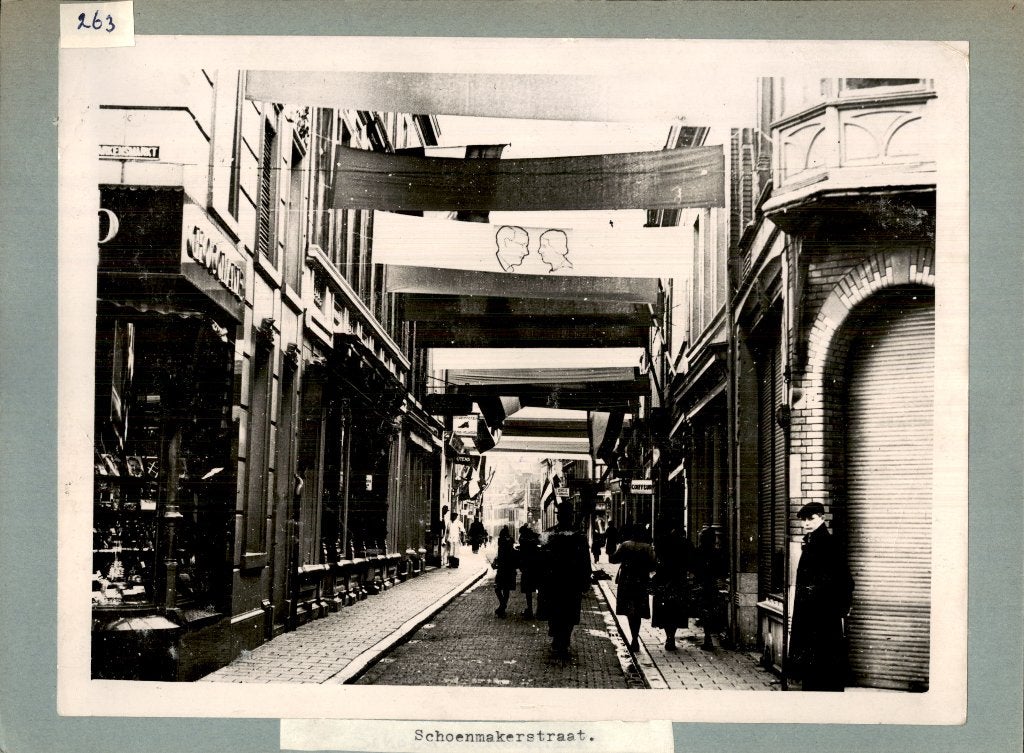 Roermond - Schoenmakerstraat - Foto - 1950, Verzamelen, Ophalen of Verzenden, 1940 tot 1960, Limburg