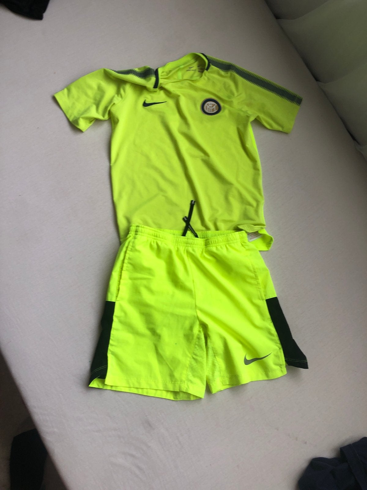 Nike Inter Milan Voetbaltenue - Neon Geel (Maat M), Ophalen of Verzenden, Zo goed als nieuw, Jongen of Meisje