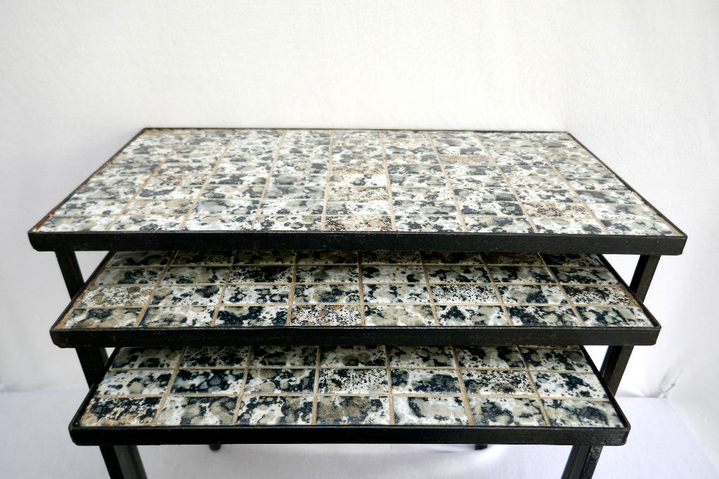 mini set - 3 tafeltjes - metaal met keramiek mozaïek, Huis en Inrichting, Tafels | Bijzettafels, Ophalen, Gebruikt, Metaal of Aluminium