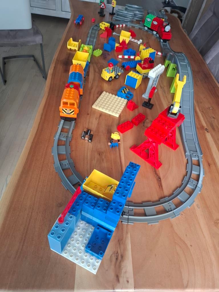 Duplo elektrische trein set (meeste van 10508), Gebruikt, Overige typen, Ophalen of Verzenden, Inclusief minifiguren